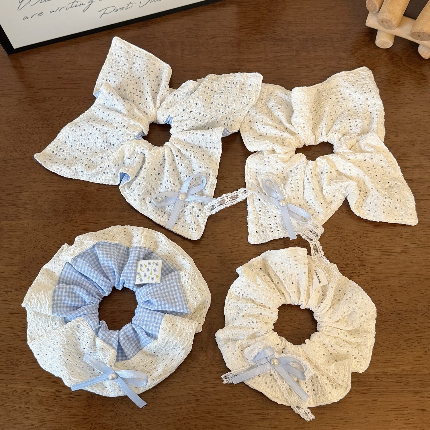 蕾絲大腸圈蝴蝶結髮圈－商品主圖｜https://igowo.tw/