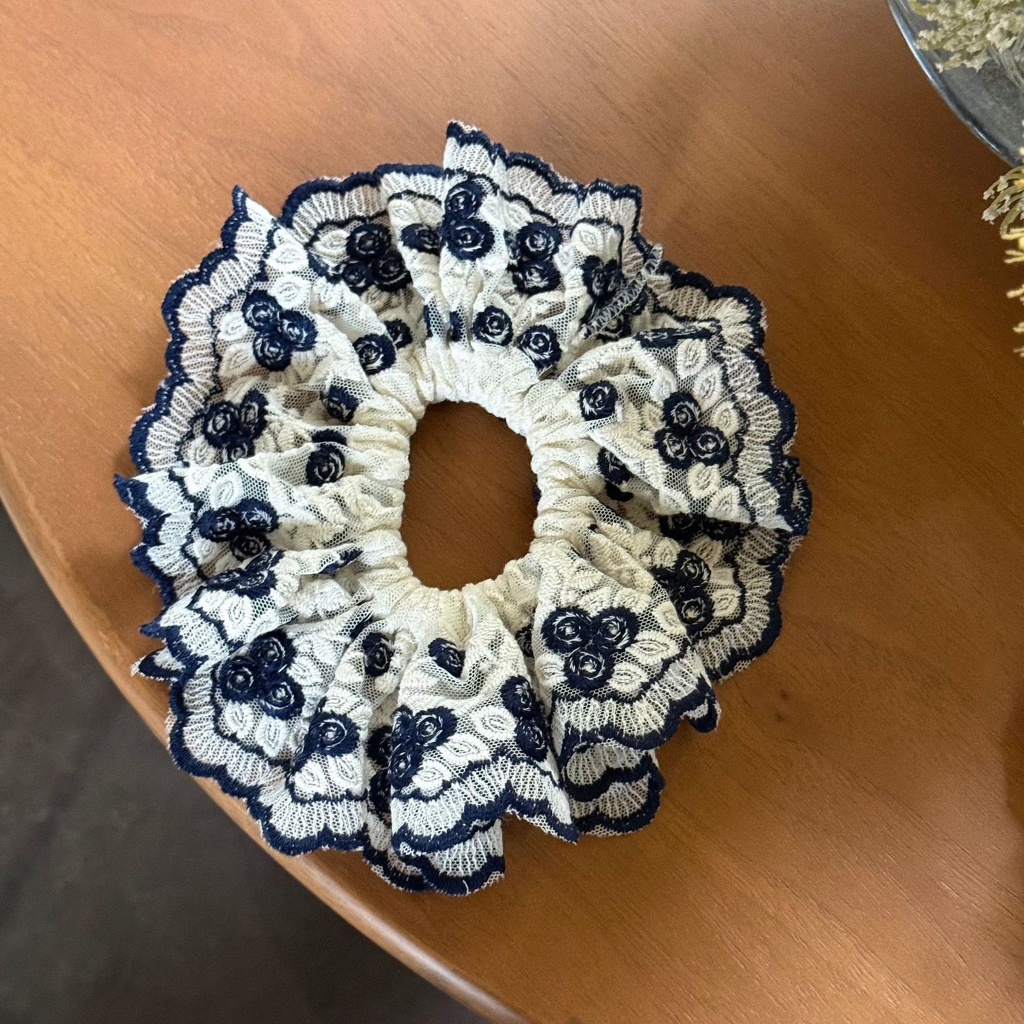 藍色大腸圈刺繡髮圈