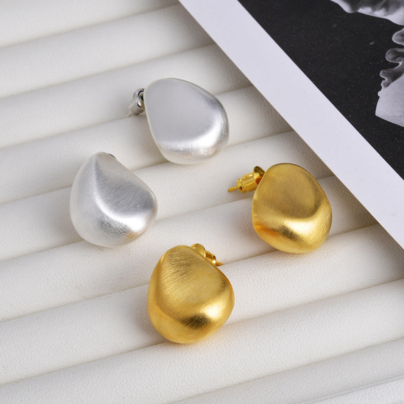 金屬水滴拉絲耳釘－商品主圖｜https://igowo.tw/