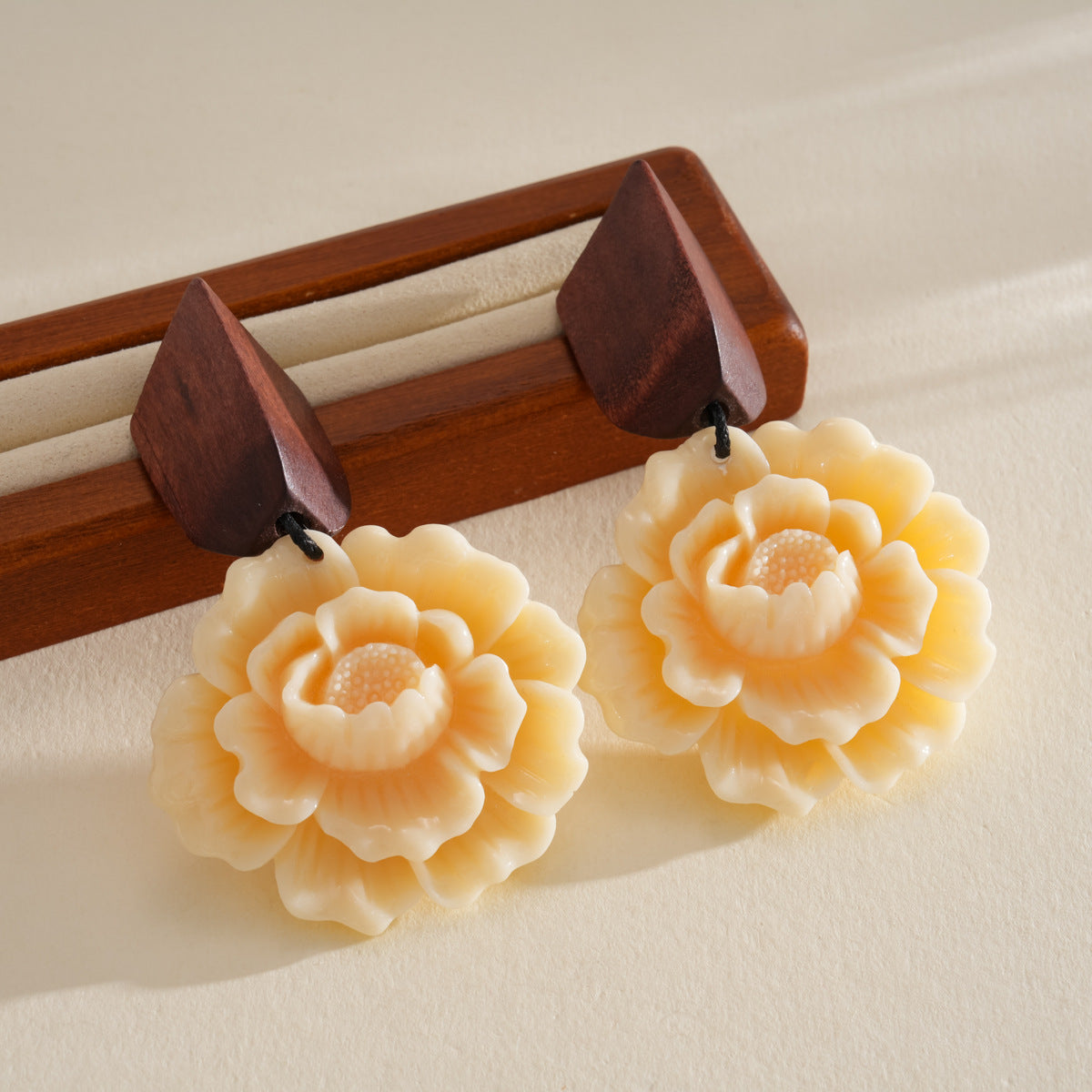 樹脂橢圓花朵流蘇耳環－細節特寫46｜https://igowo.tw/