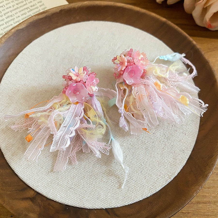 繽紛花朵圓形編織耳釘－細節特寫31｜https://igowo.tw/