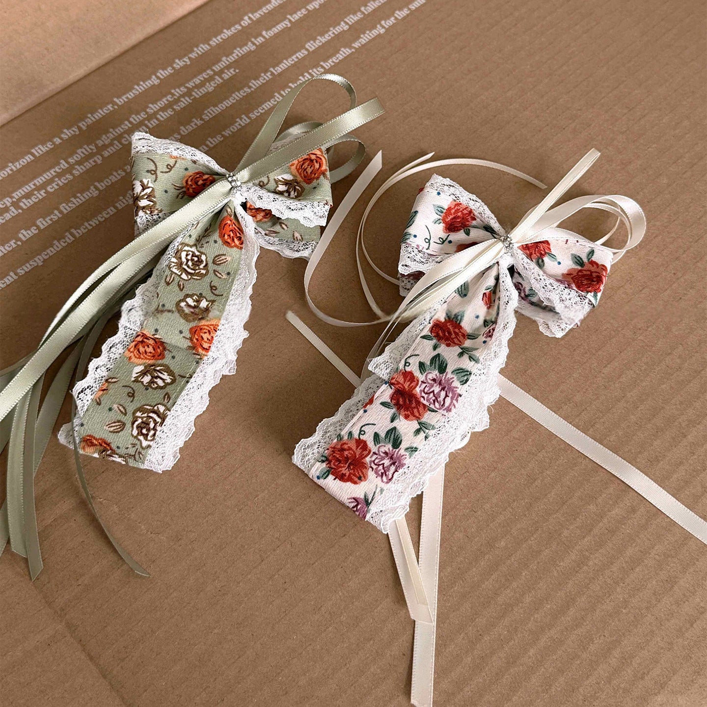 緞帶碎花復古髮夾－商品主圖｜https://igowo.tw/
