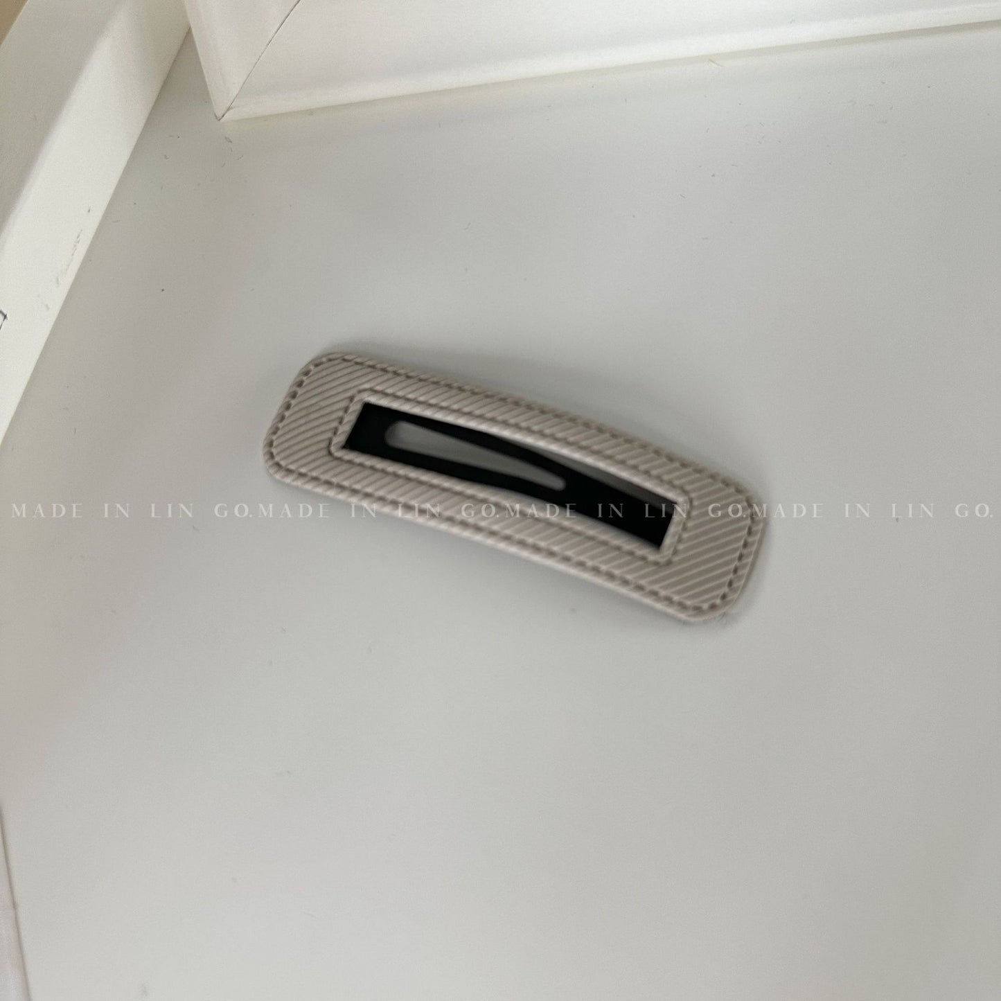 皮革方形鏤空簡約髮夾
