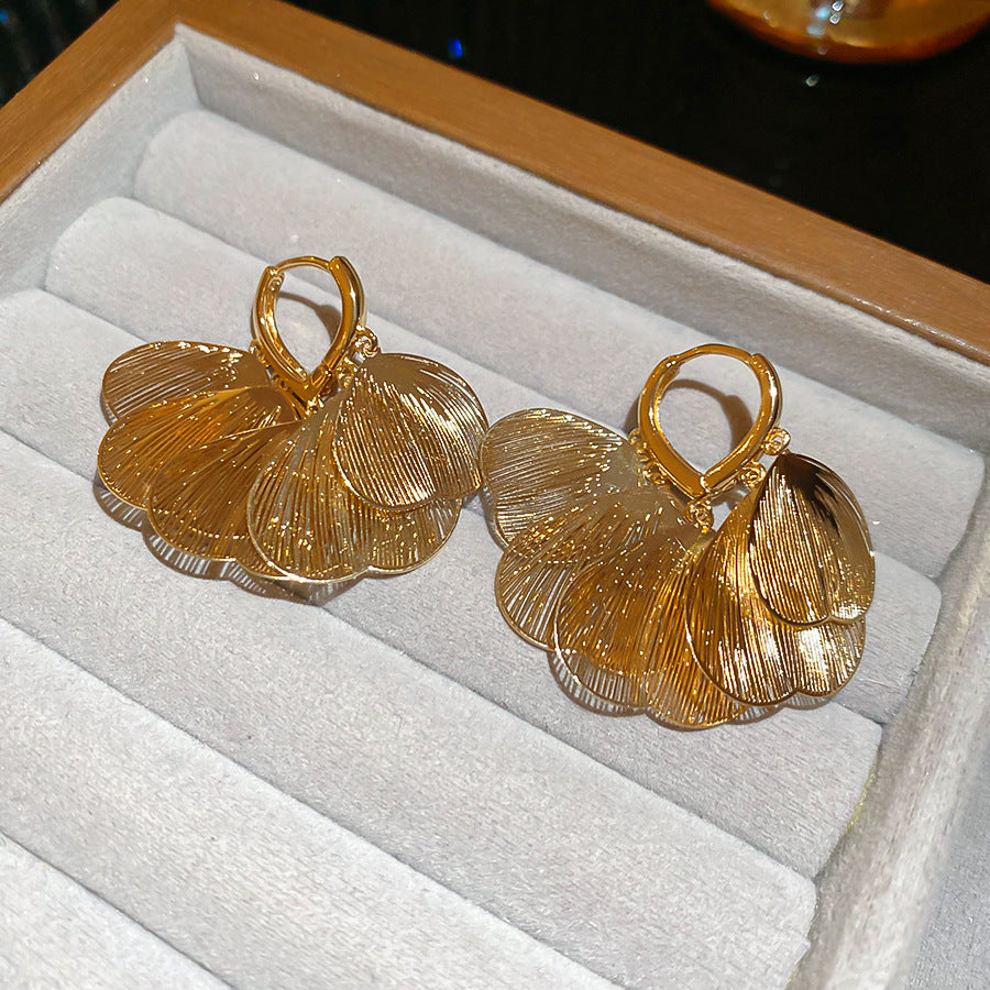 珍珠金屬花朵耳釘－24#銀針-金色款細節22｜https://igowo.tw/