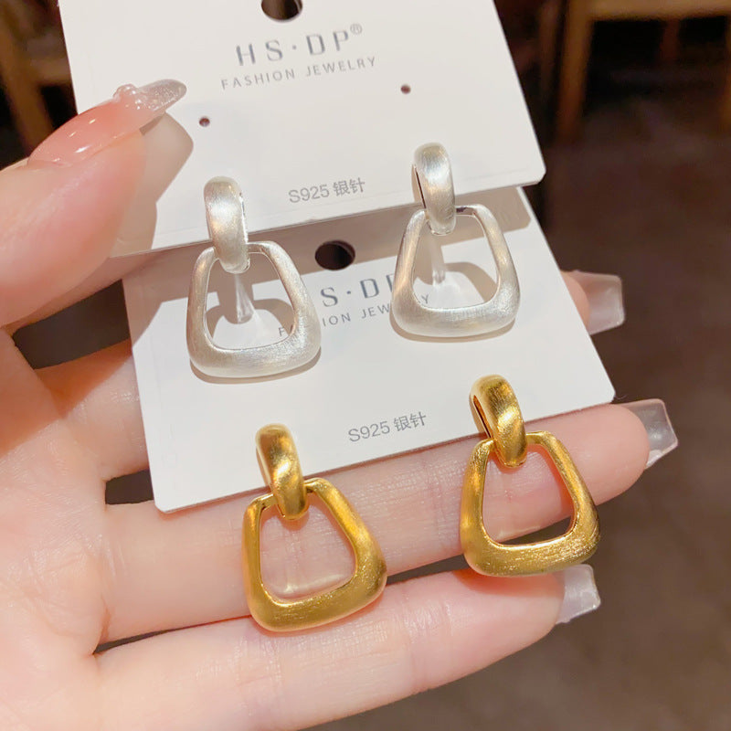 金屬幾何拉絲復古耳環－商品主圖｜https://igowo.tw/