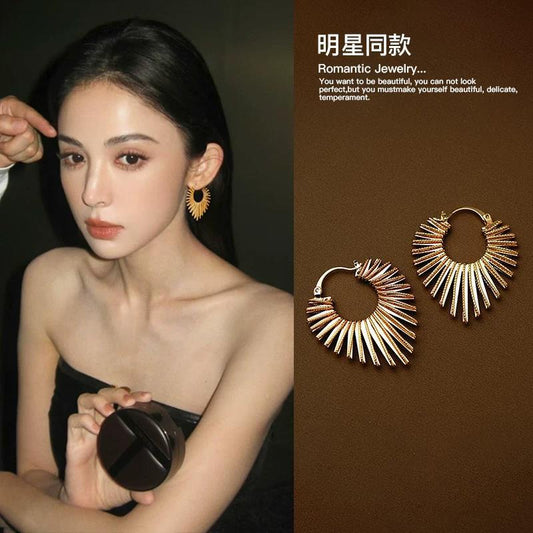 金色愛心耳扣－商品主圖｜https://igowo.tw/