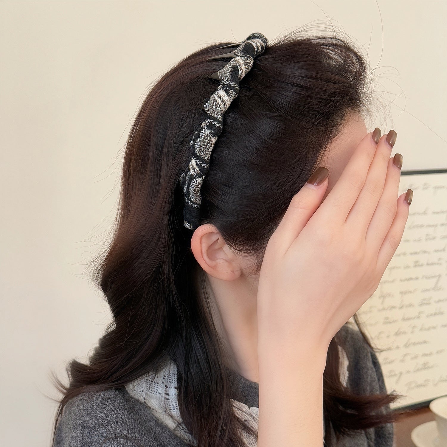纏繞簡約髮箍－咖色款實拍｜https://igowo.tw/