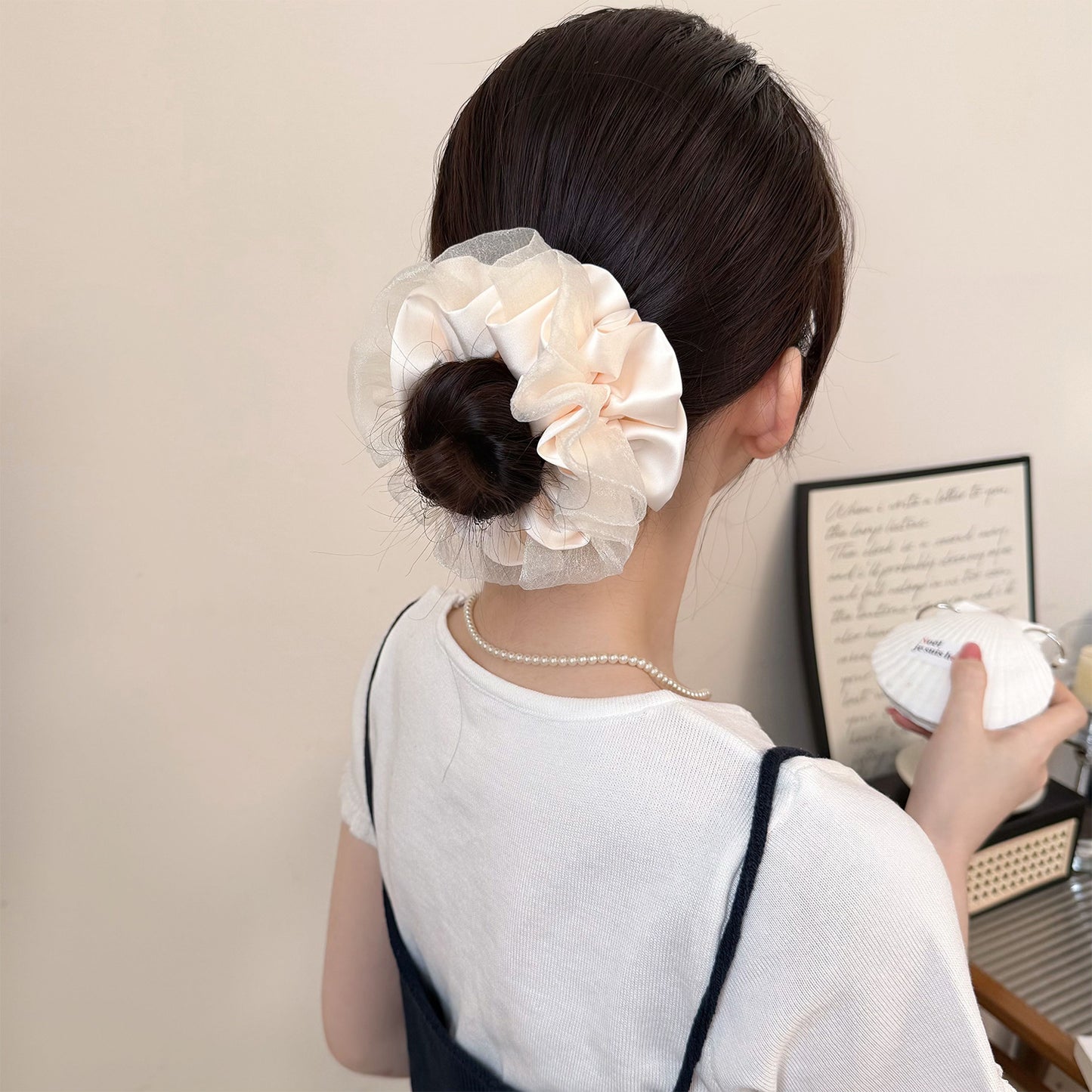 網紗大腸圈雙層髮圈－藍色網紗緞面款細節｜https://igowo.tw/