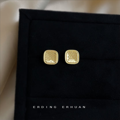 金色銀針耳釘－細節特寫5｜https://igowo.tw/