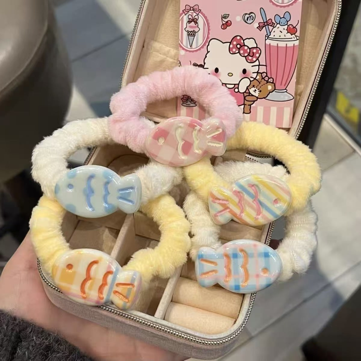 彩色布面魚尾簡約髮圈－商品主圖｜https://igowo.tw/