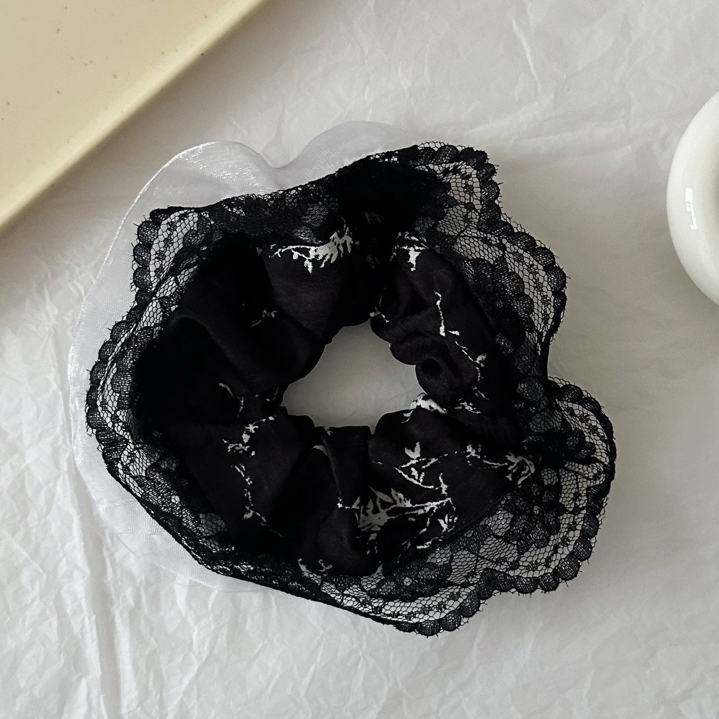 大腸圈簡約髮圈－白色印花大腸圈款細節7｜https://igowo.tw/