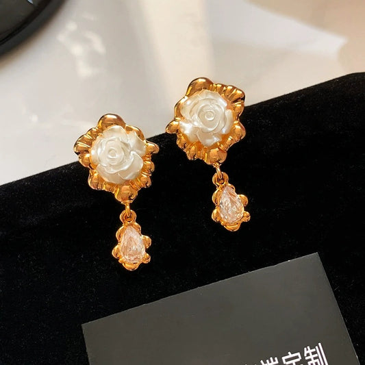 銀針山茶花復古耳釘－商品主圖｜https://igowo.tw/