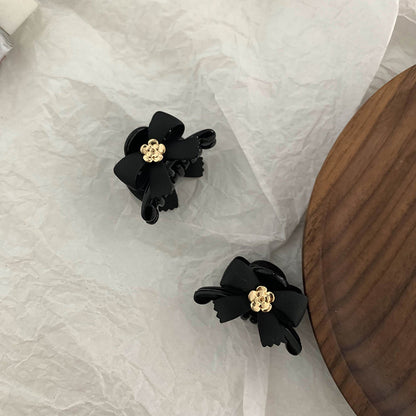 珍珠山茶花鯊魚夾－商品主圖｜https://igowo.tw/
