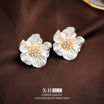 珍珠鋯石花朵復古耳釘－商品主圖｜https://igowo.tw/