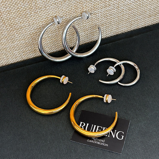 金色銀針C形簡約耳環－商品主圖｜https://igowo.tw/