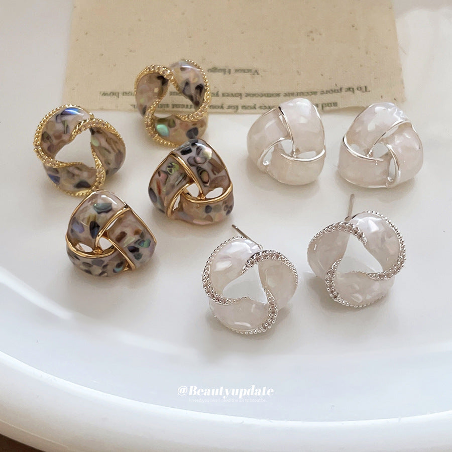 金色鋯石貝殼電鍍耳釘－商品主圖｜https://igowo.tw/