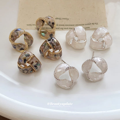 金色鋯石貝殼電鍍耳釘－商品主圖｜https://igowo.tw/