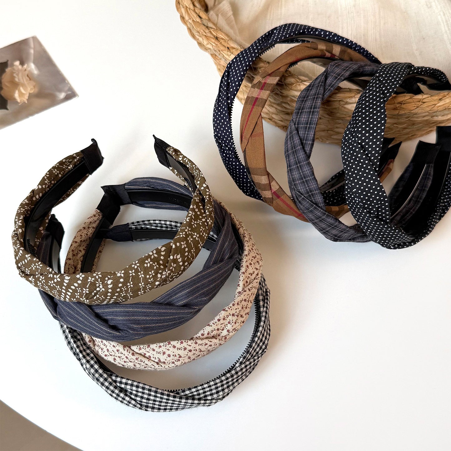 波點扭紋纏繞復古髮箍－商品主圖｜https://igowo.tw/
