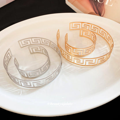 金屬圓形鏤空手環套組－項圈-銀色（兩件套）款實拍｜https://igowo.tw/