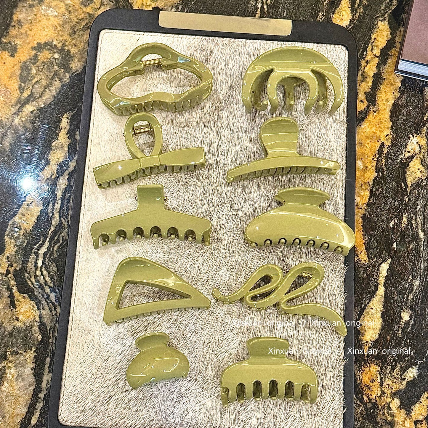 綠色簡約鯊魚夾－商品主圖｜https://igowo.tw/