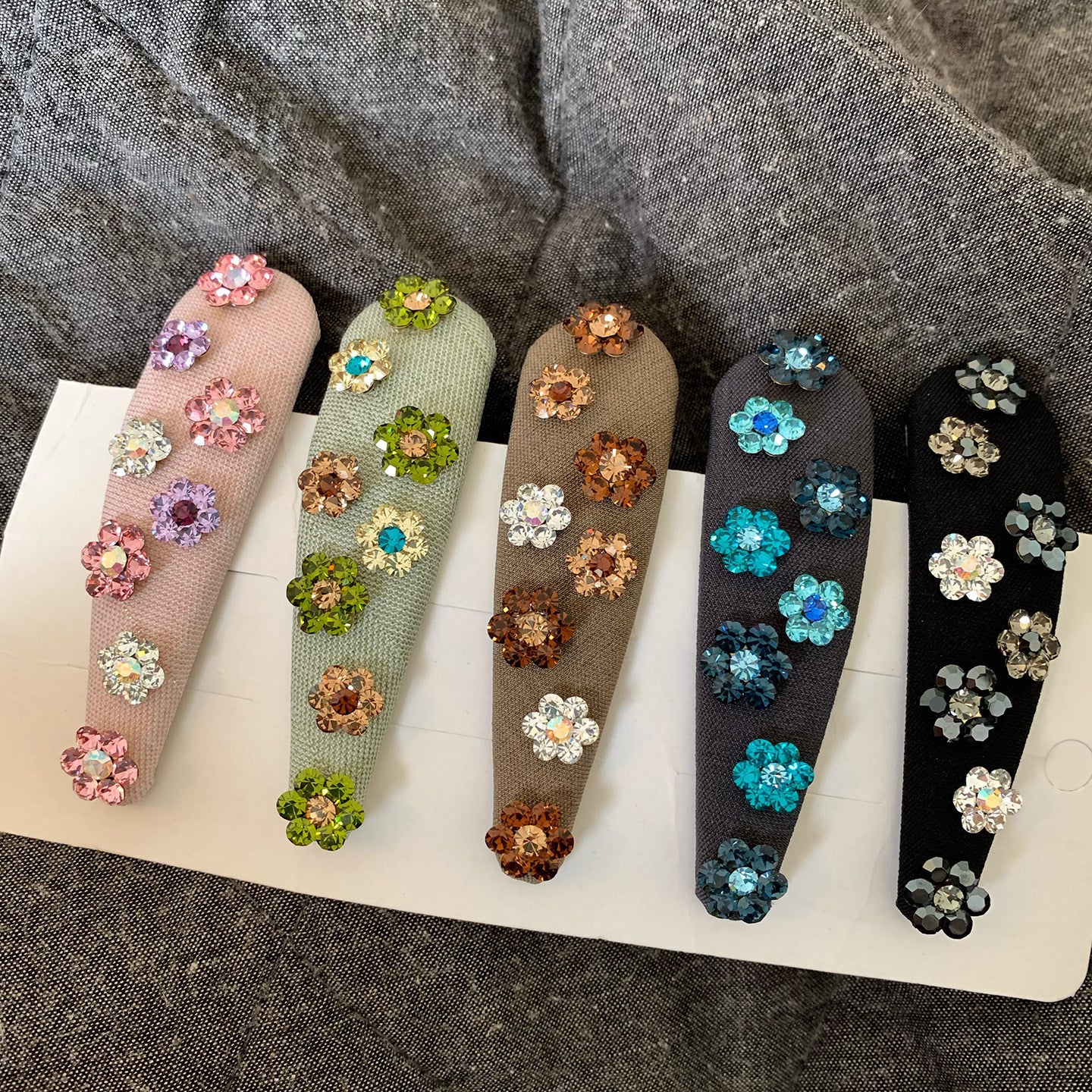 水晶鋯石花朵水滴髮夾－商品主圖｜https://igowo.tw/