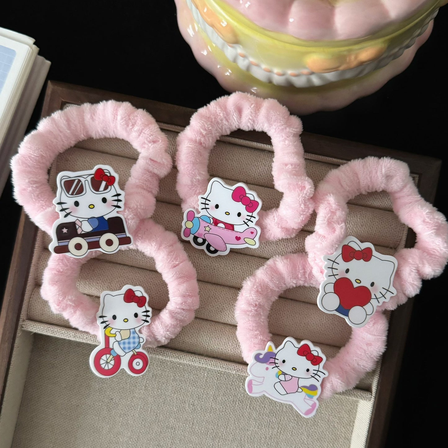 粉色壓克力貓咪髮圈－商品主圖｜https://igowo.tw/