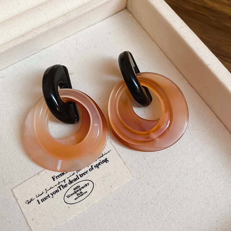 彩色樹脂圓片誇張耳環－細節特寫38｜https://igowo.tw/