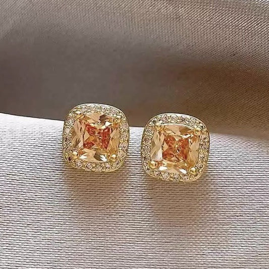 金色鋯石方形電鍍耳釘－商品主圖｜https://igowo.tw/