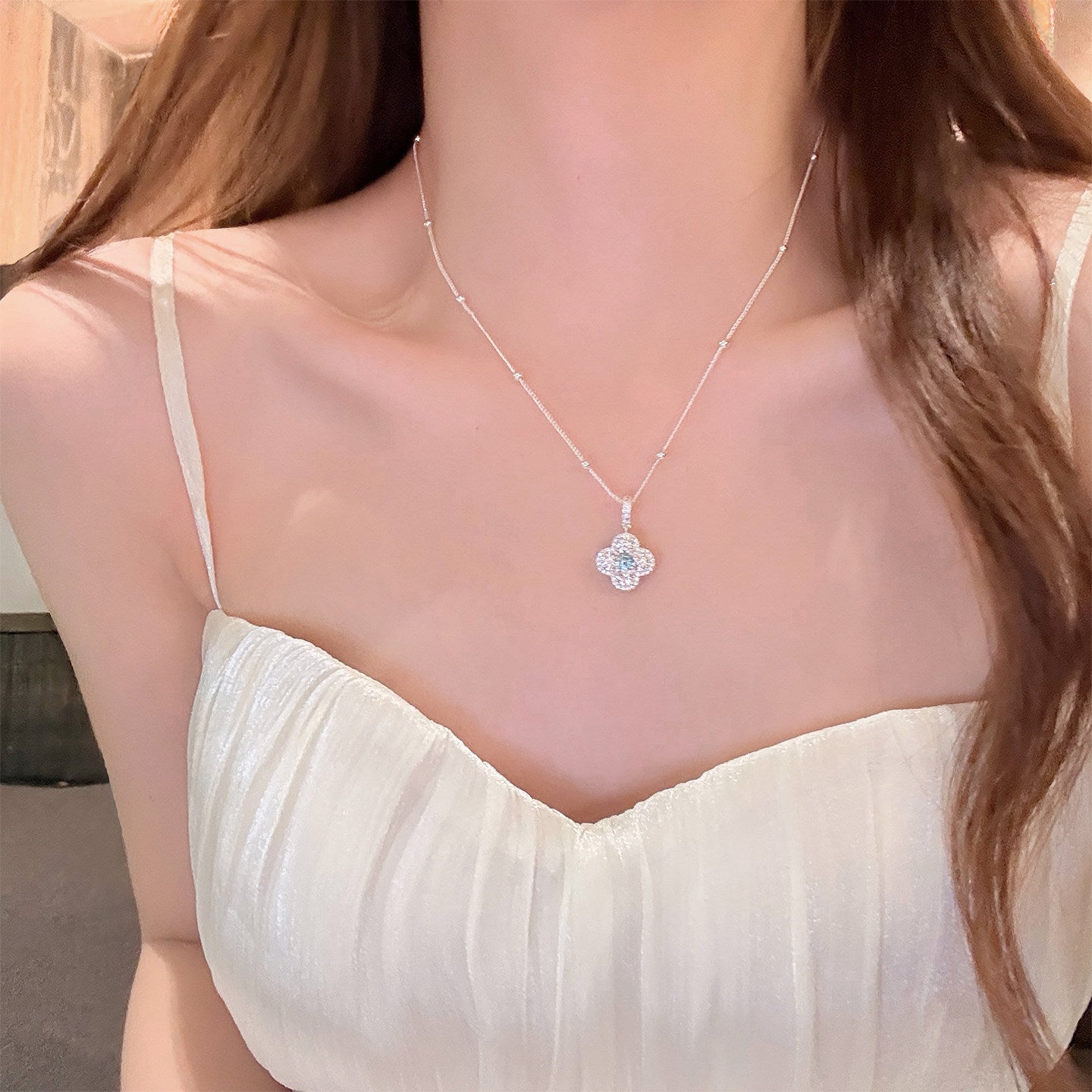 鋯石花朵項鍊－項鍊-銀色-藍色款實拍｜https://igowo.tw/