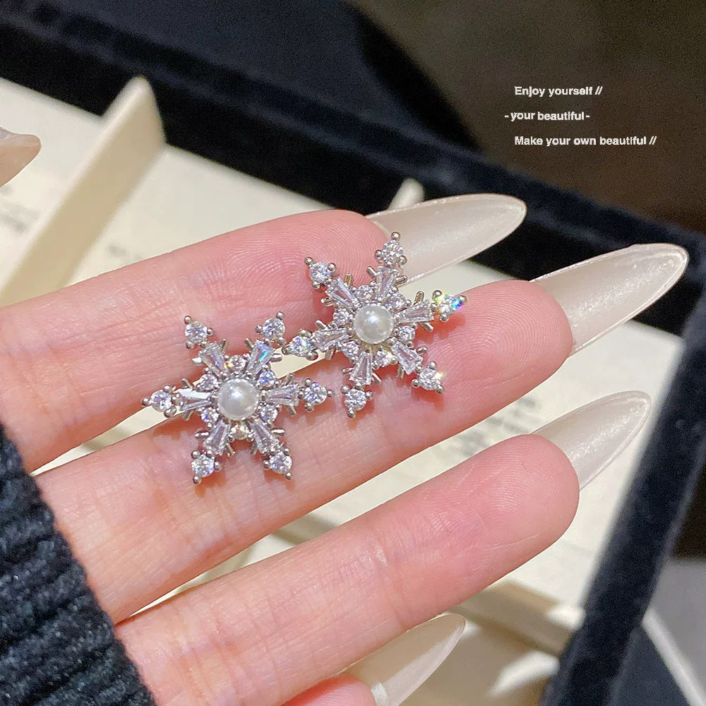 珍珠鋯石雪花微鑲耳釘－商品主圖｜https://igowo.tw/