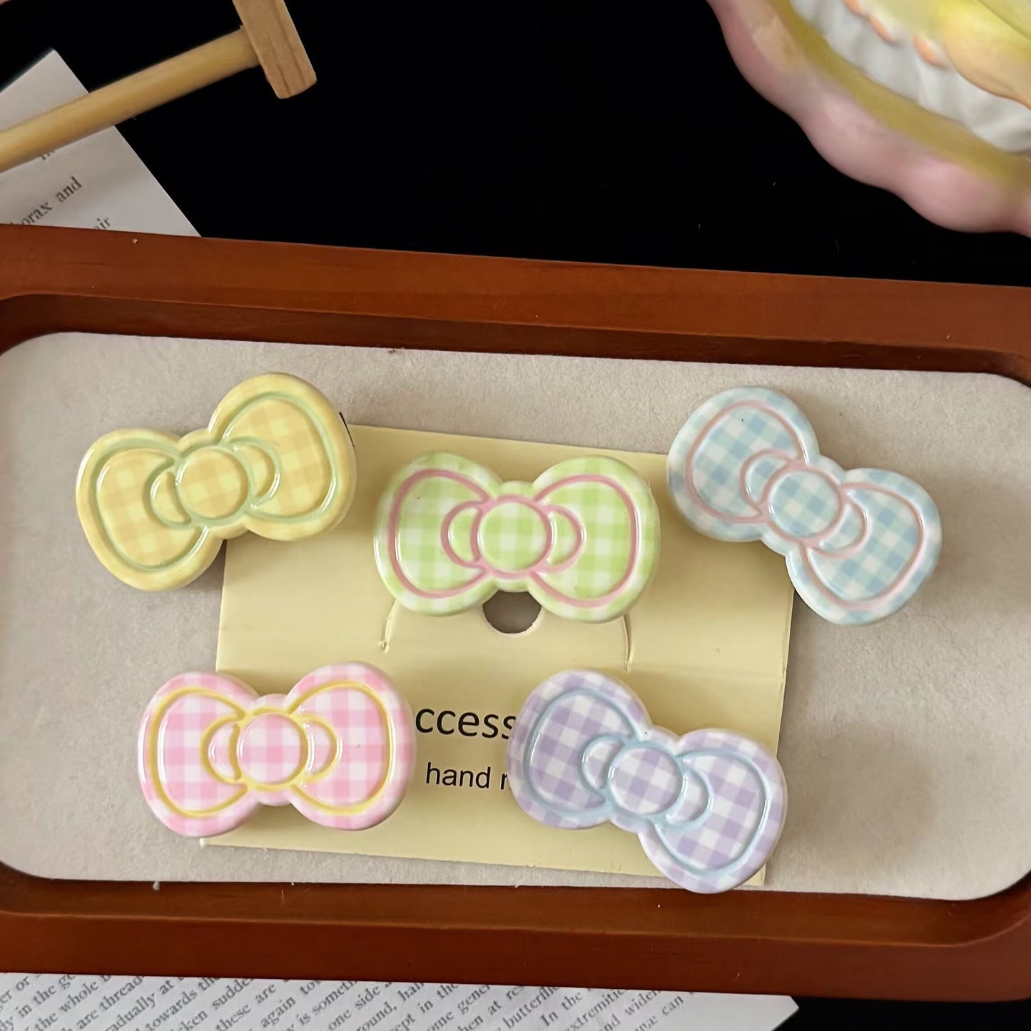 繽紛領結簡約髮夾－商品主圖｜https://igowo.tw/