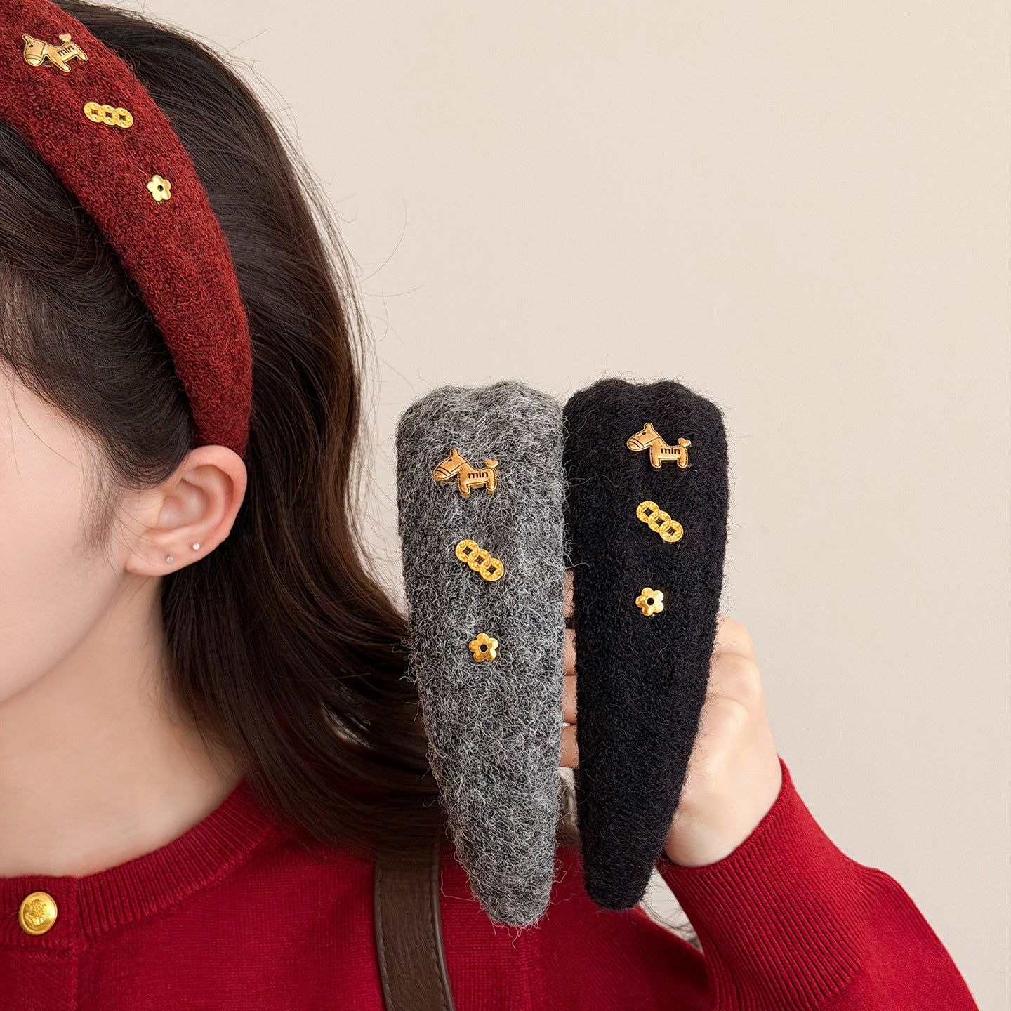 紅色絨面小馬古錢髮箍－商品主圖｜https://igowo.tw/