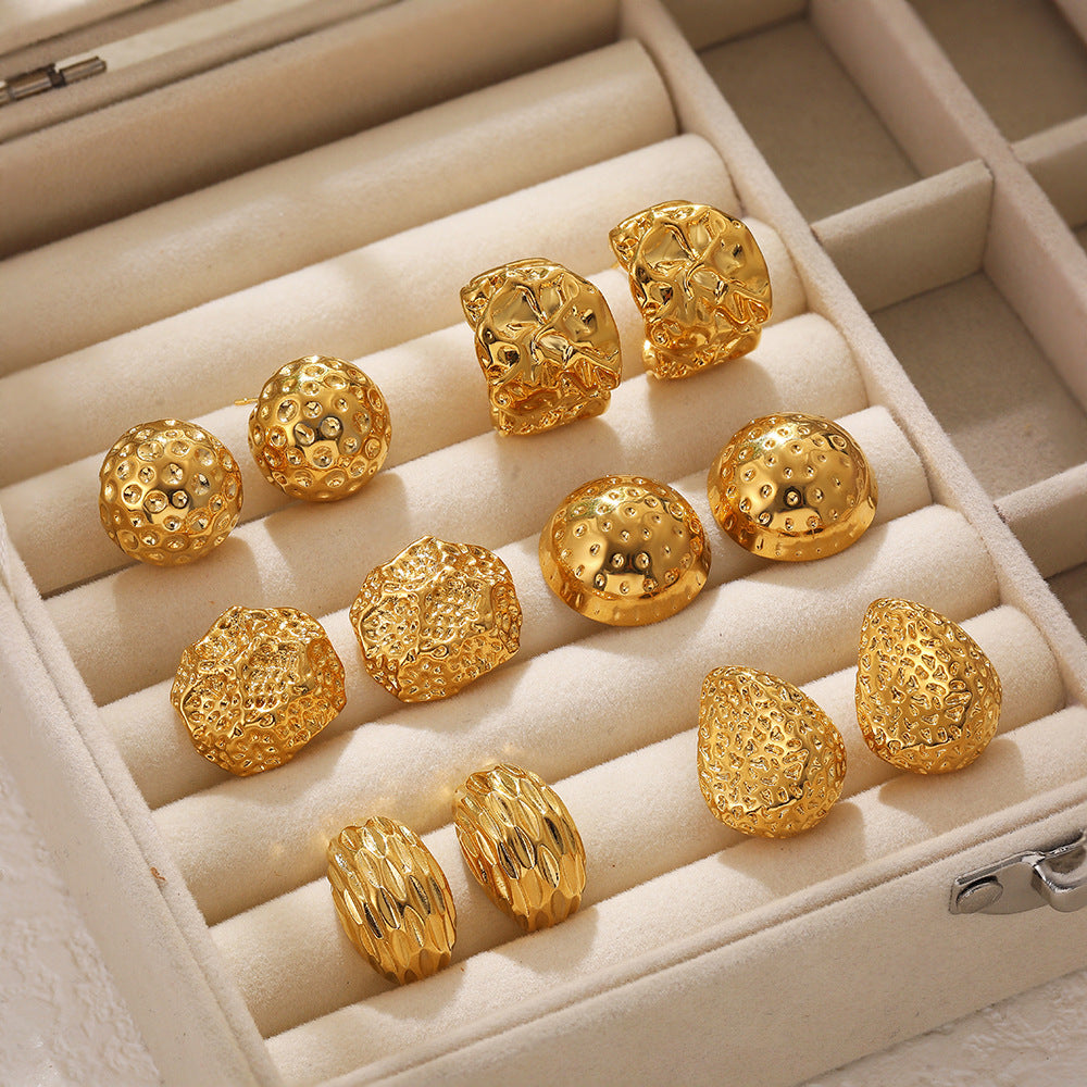 金色碎銀水滴誇張耳釘－商品主圖｜https://igowo.tw/