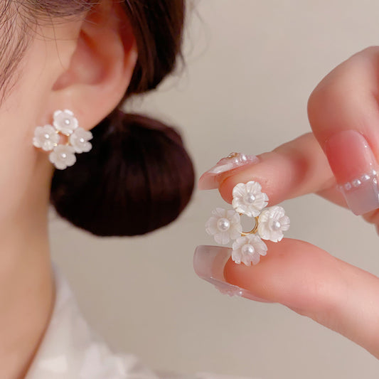 貝殼花朵簡約耳釘－商品主圖｜https://igowo.tw/