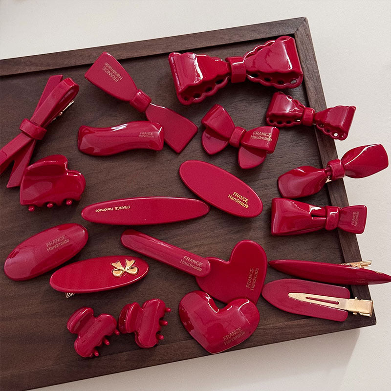 紅色蝴蝶結復古髮夾－新年紅-扁平愛心款實拍｜https://igowo.tw/