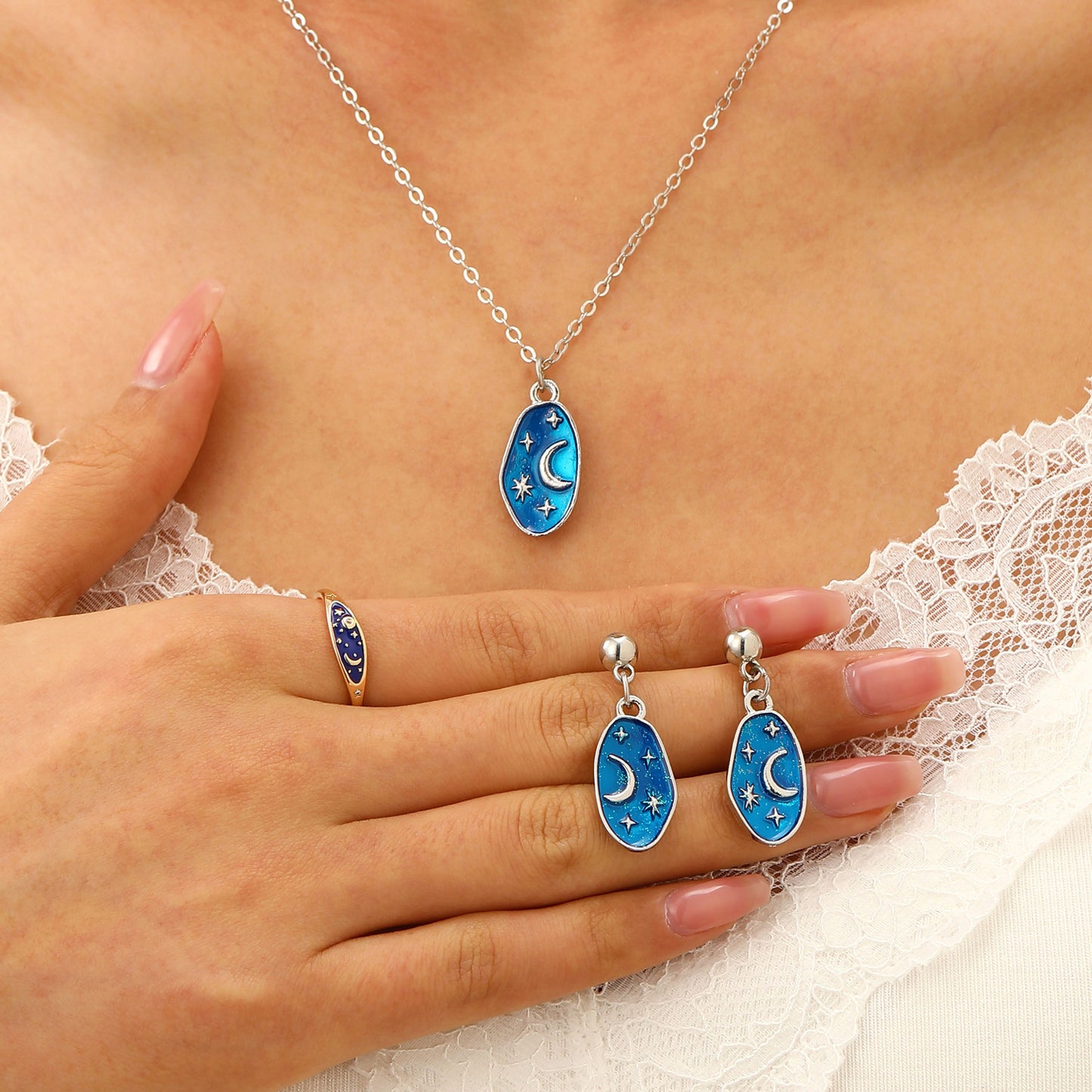 琺瑯月亮項鍊耳環組－商品主圖｜https://igowo.tw/