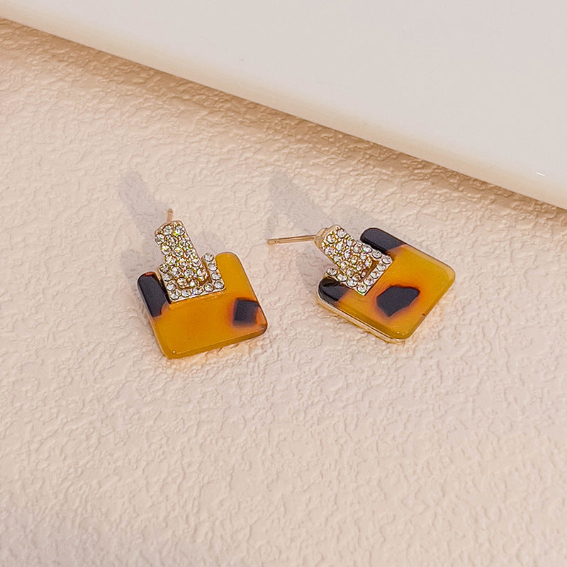 紅色水晶簡約耳釘－商品主圖｜https://igowo.tw/