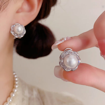 珍珠鋯石花朵簡約耳釘－商品主圖｜https://igowo.tw/