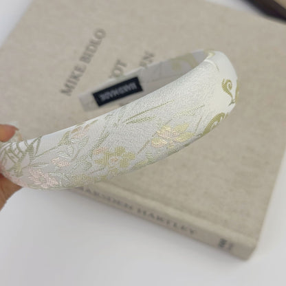 布面花朵刺繡復古髮箍－細節特寫7｜https://igowo.tw/