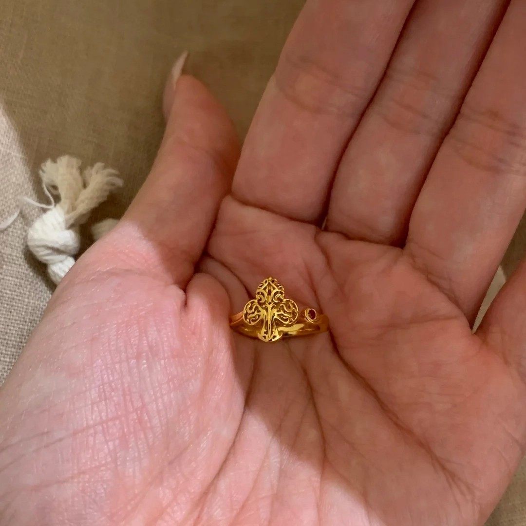 金色花朵鏤空戒指－商品主圖｜https://igowo.tw/