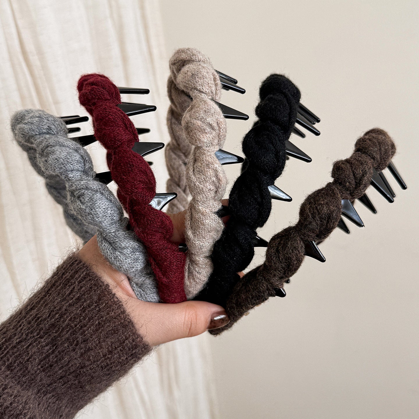 纏繞簡約髮箍－米色款細節｜https://igowo.tw/