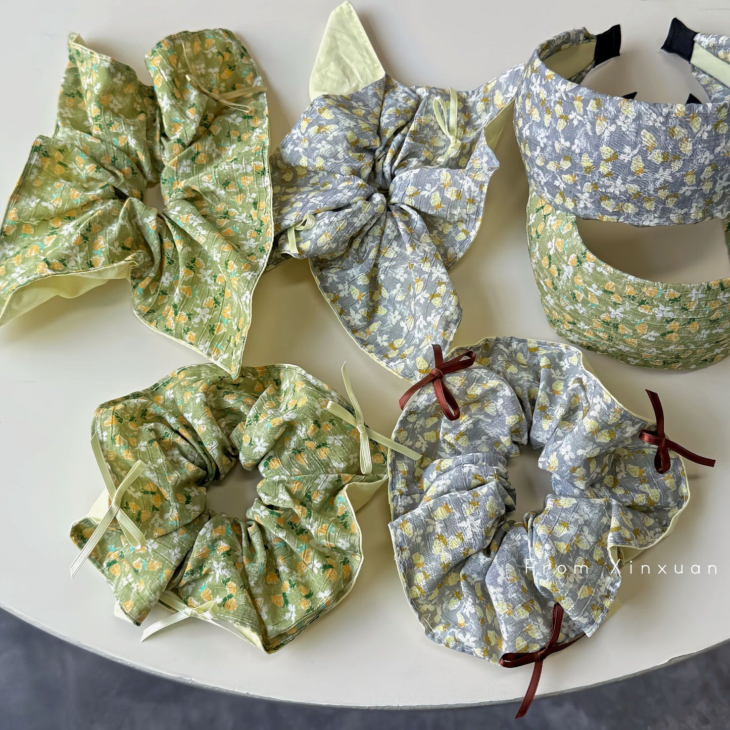 綠色布面碎花復古髮圈－商品主圖｜https://igowo.tw/