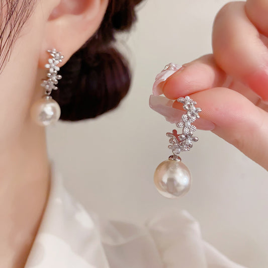 S925珍珠花朵耳墜－商品主圖｜https://igowo.tw/