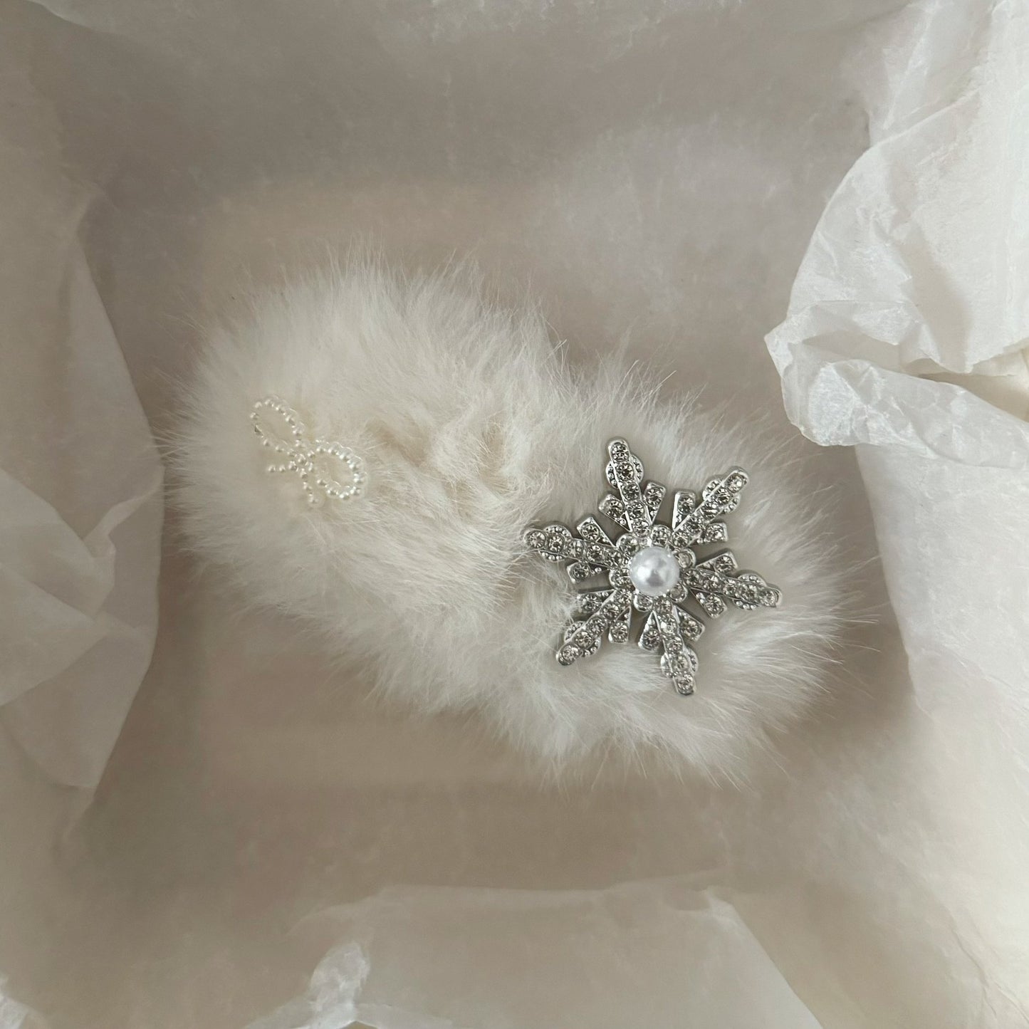 銀色絨面雪花領結髮夾
