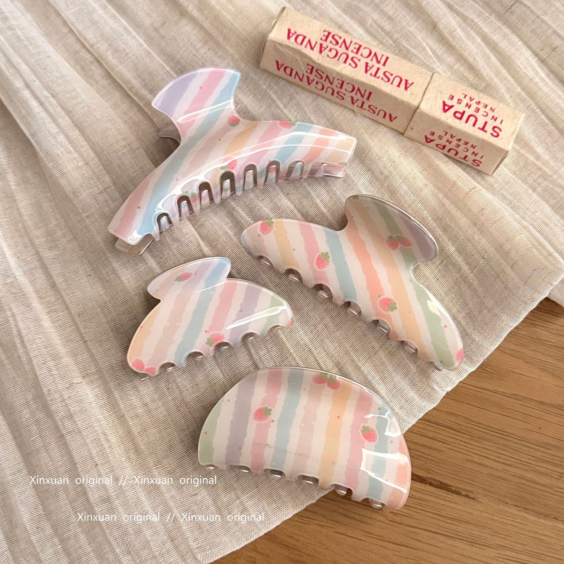 醋酸板材草莓鯊魚夾－商品主圖｜https://igowo.tw/