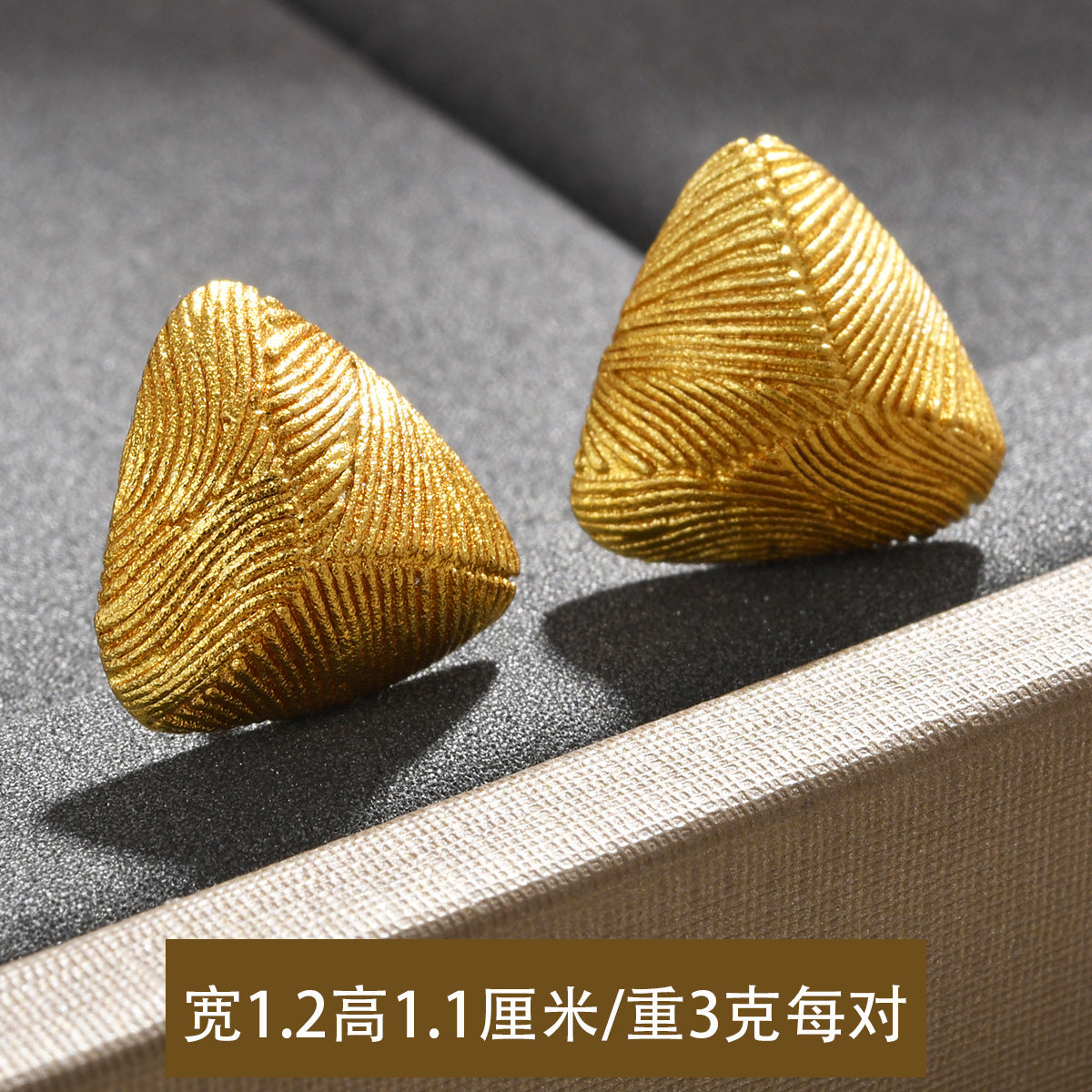 沙金扭紋復古耳釘－細節特寫11｜https://igowo.tw/