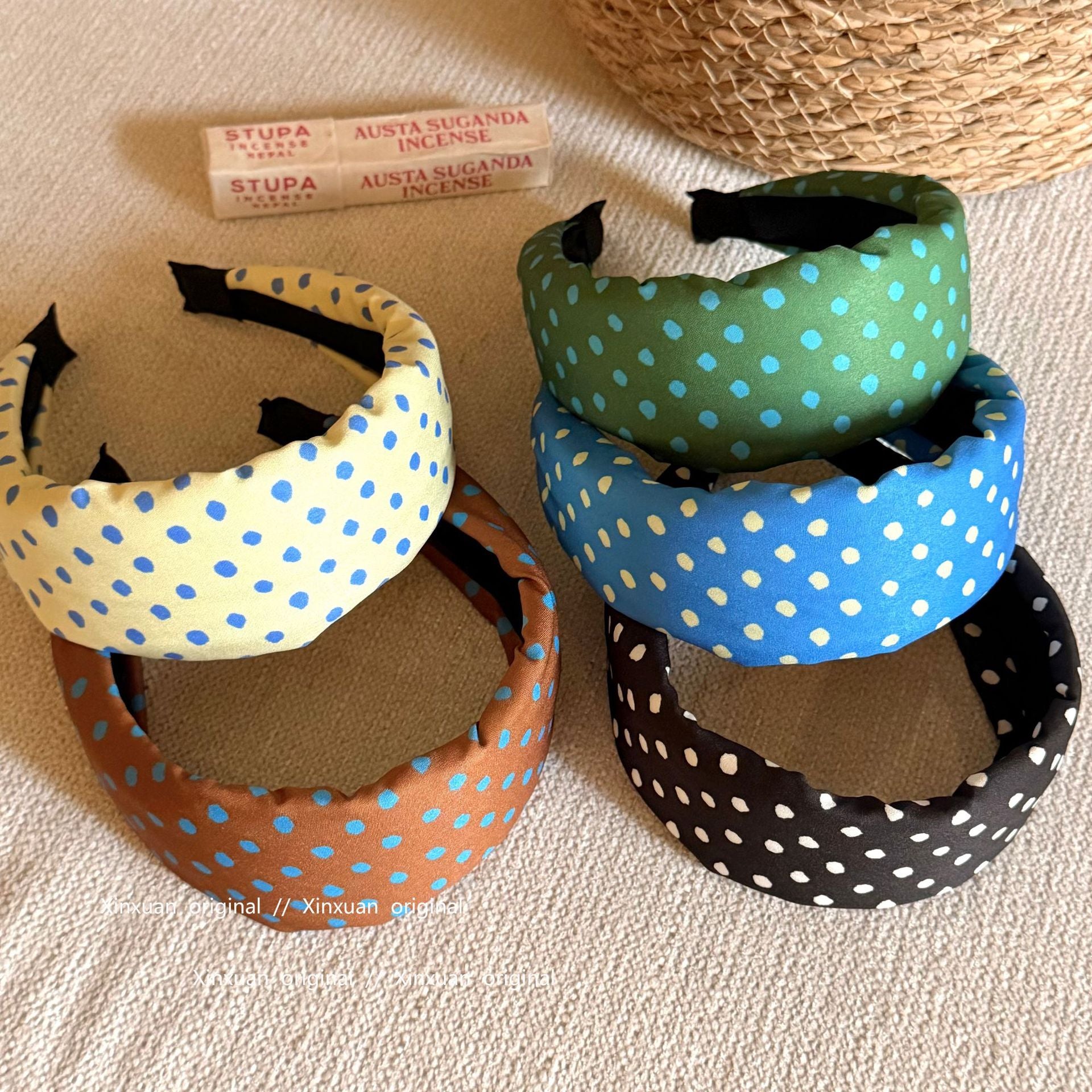 彩色波點寬版復古髮箍－商品主圖｜https://igowo.tw/