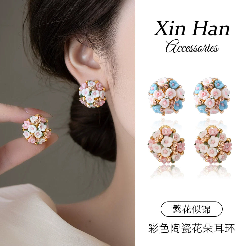 彩色陶瓷花朵鑲鑽耳扣－商品主圖｜https://igowo.tw/