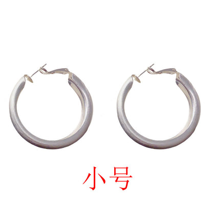 金屬圓圈誇張耳環