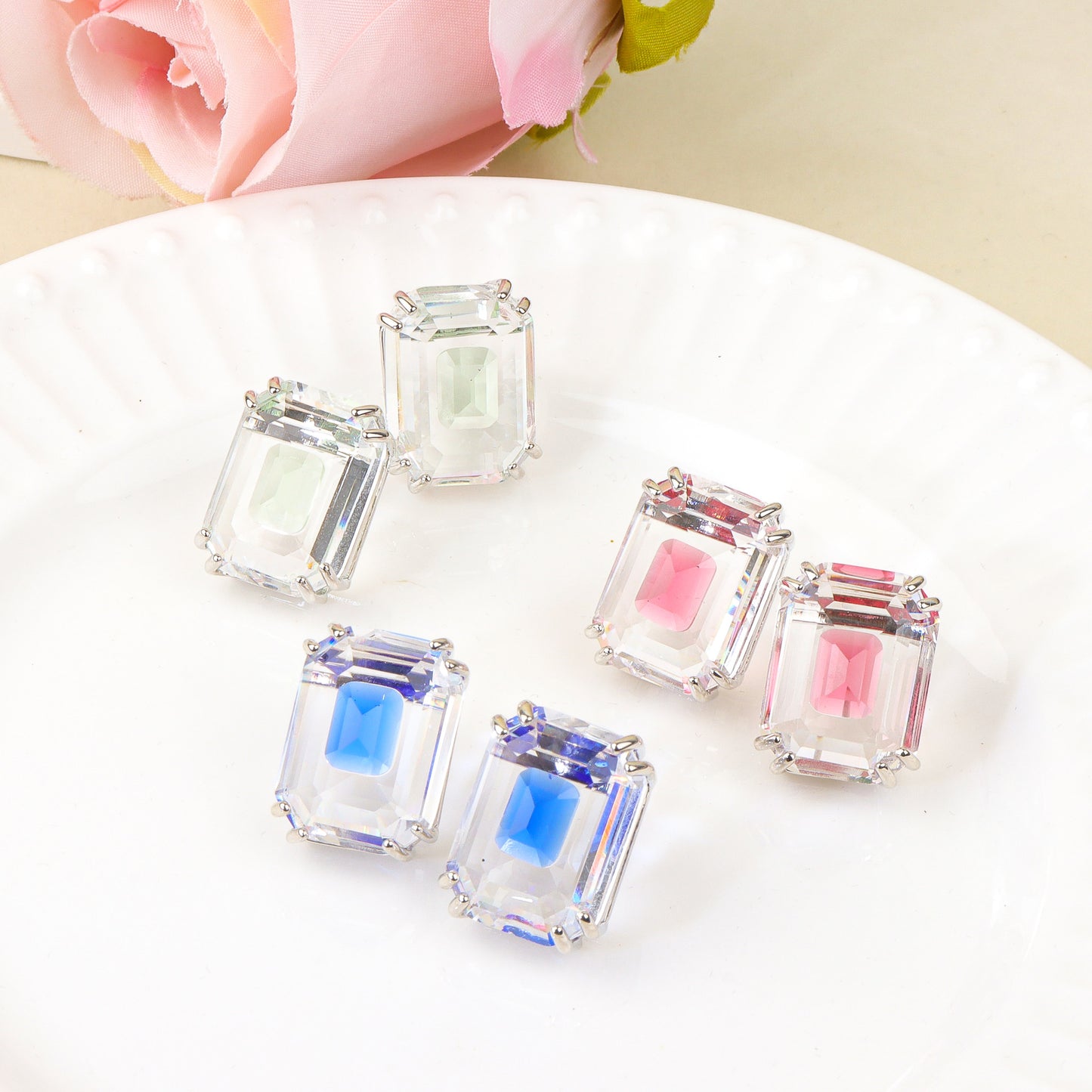 彩色水晶方形耳環－商品主圖｜https://igowo.tw/